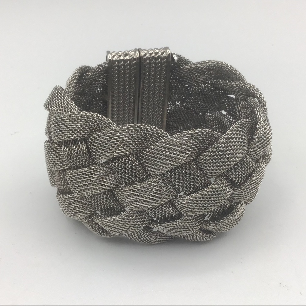 Vintage Fashion bracelet in metal mesh braided and magnetic closure.